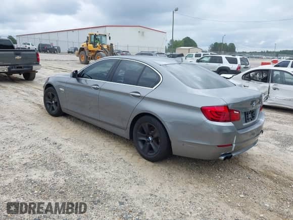 2012 BMW 5 Series 528i xDrive с VIN WBAXH5C57CDW06840, выставлен на аукционе IAAI как лот 42959728 с пробегом 208 758 миль миль и . История ставок и продаж доступна на DreamBid. Изображение 3.