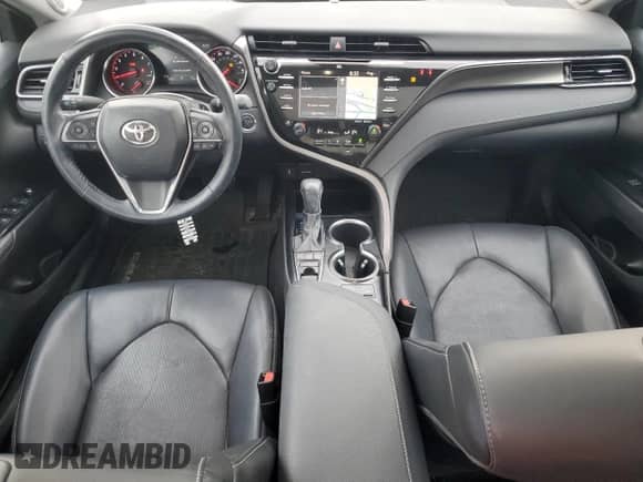 2020 Toyota Camry XSE z VIN 4T1K61AK2LU349845, wystawiony jako Copart lot #84060235 z przebiegiem 38 633 mil mil oraz Szkoda całkowita • Salvage title. Historia ofert i sprzedaży dostępna na DreamBid. Obrazek 8.