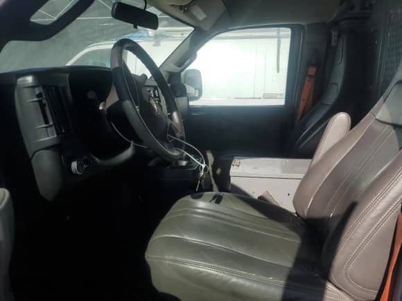 2016 Chevrolet Express Cargo с VIN 1GCWGAFF3G1197693, выставлен на аукционе Copart как лот 67636775 с пробегом 174 696 миль миль и Чистый • Clean title. История ставок и продаж доступна на DreamBid. Изображение 7.