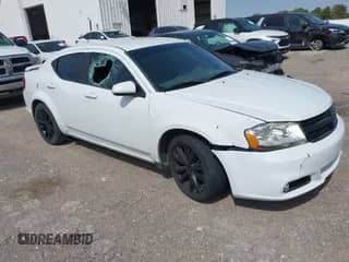 2013 Dodge Avenger SXT z VIN 1C3CDZCB6DN677876, wystawiony jako IAAI lot #43143152 z przebiegiem 112 248 mil mil oraz . Historia ofert i sprzedaży dostępna na DreamBid. Obrazek 1.