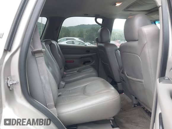 2005 Chevrolet Tahoe Z71 z VIN 1GNEK13T45R102844, wystawiony jako IAAI lot #42680575 z przebiegiem 366 427 mil mil oraz . Historia ofert i sprzedaży dostępna na DreamBid. Obrazek 8.