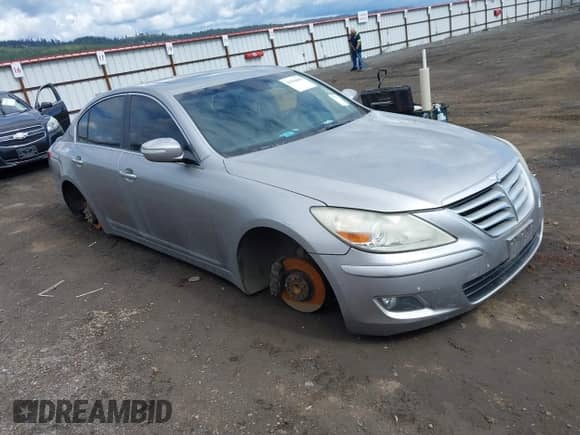 2009 Hyundai Genesis z VIN KMHGC46F69U064960, wystawiony jako IAAI lot #41954868 z przebiegiem 136 111 mil mil oraz . Historia ofert i sprzedaży dostępna na DreamBid. Obrazek 1.