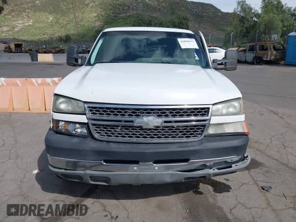 2005 Chevrolet Silverado 2500HD Work Truck with VIN 1GCHC24U95E146040, listed as a IAAI auction lot 41890471 with 190,128 mi miles and . Bid and sale history available at DreamBid. Image 13.