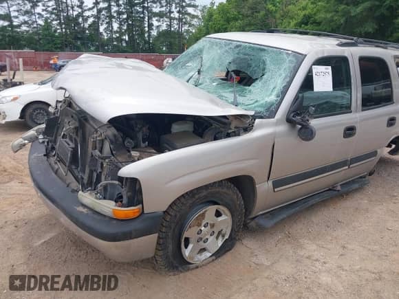 2004 Chevrolet Tahoe LT with VIN 1GNEC13Z84R284127, listed as a IAAI auction lot 42172575 with 230,975 mi miles and . Bid and sale history available at DreamBid. Image 6.
