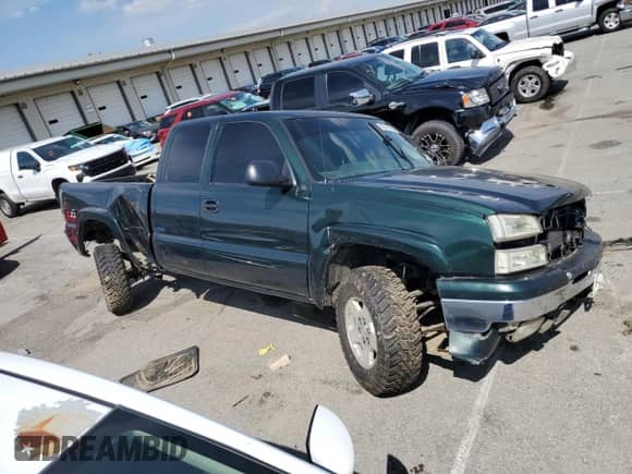 2005 Chevrolet Silverado 1500 LS with VIN 1GCEK19B25E134108, listed as a Copart auction lot 80471755 with 257,996 mi miles and Salvage title. Bid and sale history available at DreamBid. Image 4.