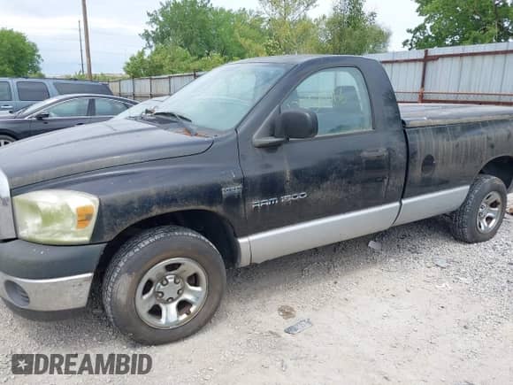 2007 Dodge 1500 SLT z VIN 1D7HA16227J564919, wystawiony jako IAAI lot #42250566 z przebiegiem 100 515 mil mil oraz . Historia ofert i sprzedaży dostępna na DreamBid. Obrazek 6.