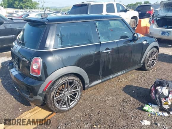 2010 MINI Hardtop S with VIN WMWMF7C59ATX41423, listed as a IAAI auction lot 42547368 with 118,083 mi miles and . Bid and sale history available at DreamBid. Image 4.