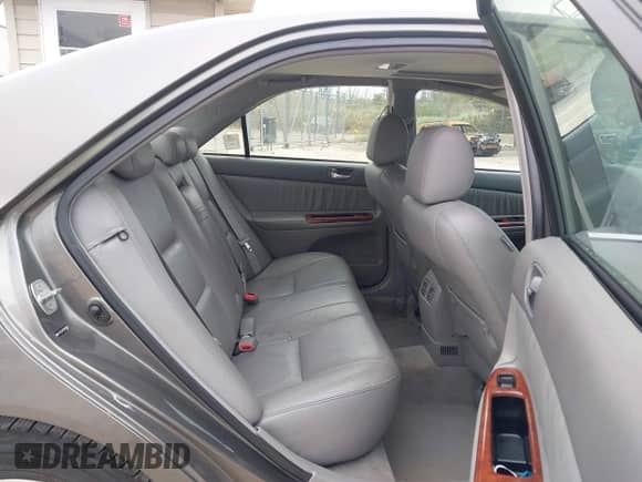 2005 Toyota Camry LE z VIN 4T1BF30K35U604602, wystawiony jako IAAI lot #43415458 z przebiegiem 217 265 mil mil oraz . Historia ofert i sprzedaży dostępna na DreamBid. Obrazek 8.