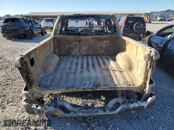 2025 Ram 1500 Big Horn z VIN 1C6RREFG0SN504513, wystawiony jako Copart lot #75437994 z przebiegiem Nie podano mil oraz Szkoda całkowita • Salvage title. Historia ofert i sprzedaży dostępna na DreamBid. Obrazek 6.