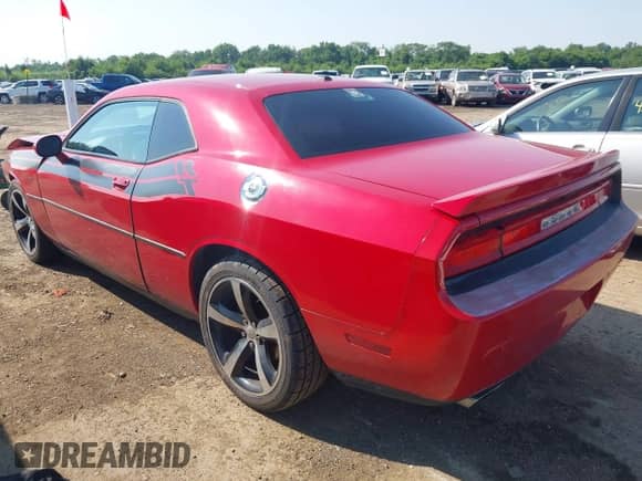 2014 Dodge Challenger R/T z VIN 2C3CDYBT5EH152497, wystawiony jako IAAI lot #42637344 z przebiegiem 56 052 mil mil oraz . Historia ofert i sprzedaży dostępna na DreamBid. Obrazek 3.