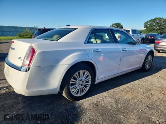 2013 Chrysler 300 C с VIN 2C3CCAKG0DH556738, выставлен на аукционе Copart как лот 69880855 с пробегом 151 194 миль миль и На запчасти • Non repairable. История ставок и продаж доступна на DreamBid. Изображение 3.