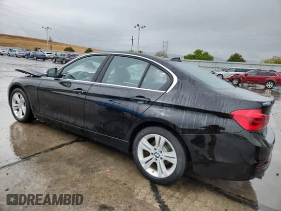 2017 BMW 3 Series 330i xDrive z VIN WBA8D9C37HA012411, wystawiony jako Copart lot #82086245 z przebiegiem 49 023 mil mil oraz Szkoda całkowita • Salvage title. Historia ofert i sprzedaży dostępna na DreamBid. Obrazek 2.