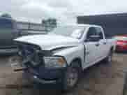 2018 Ram 1500 Tradesman z VIN 1C6RR6FGXJS256213, wystawiony jako IAAI lot #42891281 z przebiegiem 189 948 mil mil oraz . Historia ofert i sprzedaży dostępna na DreamBid. Obrazek 2.