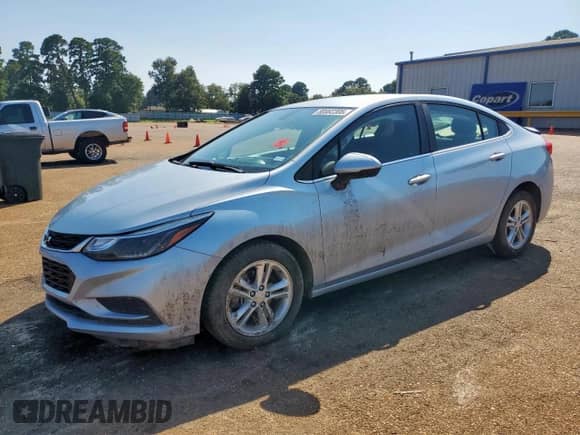 2018 Chevrolet Cruze LT z VIN 1G1BE5SM3J7178610, wystawiony jako Copart lot #80082305 z przebiegiem 65 385 mil mil oraz Czysty tytuł • Clean title. Historia ofert i sprzedaży dostępna na DreamBid. Obrazek 1.