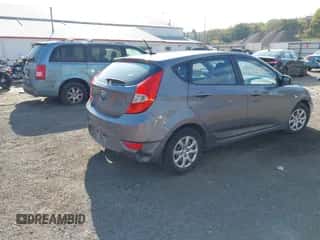 2013 Hyundai Accent GS z VIN KMHCT5AE0DU120452, wystawiony jako IAAI lot #43475552 z przebiegiem 344 879 mil mil oraz . Historia ofert i sprzedaży dostępna na DreamBid. Obrazek 4.