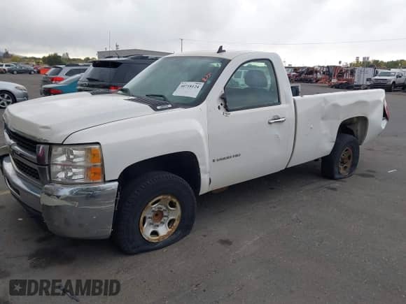 2008 Chevrolet Silverado 2500HD Work Truck z VIN 1GCHC24K48E125633, wystawiony jako IAAI lot #40718124 z przebiegiem Nie podano mil oraz . Historia ofert i sprzedaży dostępna na DreamBid. Obrazek 16.