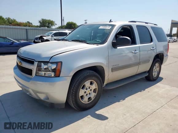 2010 Chevrolet Tahoe LS z VIN 1GNUCAE01AR288249, wystawiony jako Copart lot #71568515 z przebiegiem Nie podano mil oraz Szkoda całkowita • Salvage title. Historia ofert i sprzedaży dostępna na DreamBid. Obrazek 1.