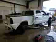 2002 Chevrolet Silverado 2500HD LS z VIN 1GCHK23G12F167601, wystawiony jako Copart lot #45470585 z przebiegiem 193 066 mil mil oraz Nie do naprawy • Non repairable. Historia ofert i sprzedaży dostępna na DreamBid. Obrazek 3.