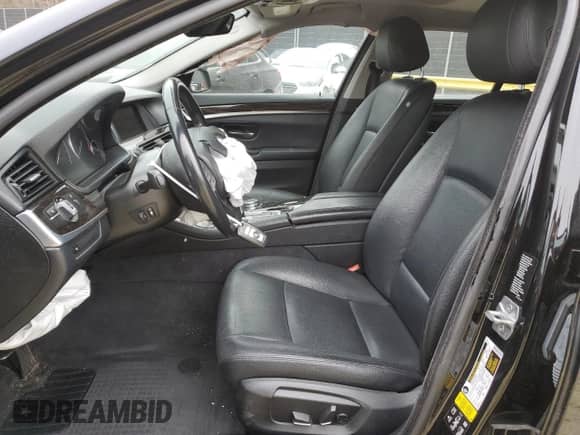 2015 BMW 5 Series 535d xDrive z VIN WBAFV3C5XFD686924, wystawiony jako Copart lot #50305025 z przebiegiem Nie podano mil oraz Szkoda całkowita • Salvage title. Historia ofert i sprzedaży dostępna na DreamBid. Obrazek 7.