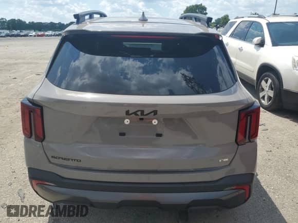 2025 Kia Sorento X-Line SX with VIN 5XYRKDJF2SG386073, listed as a Copart auction lot 63507015 with 758 mi miles and Salvage title. Bid and sale history available at DreamBid. Image 6.