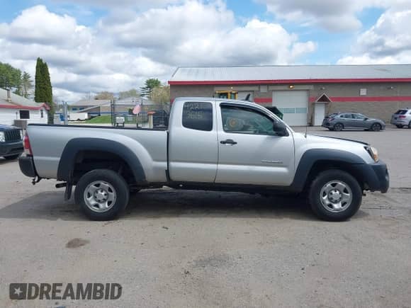 2009 Toyota Tacoma with VIN 5TEUU42N09Z599968, listed as a IAAI auction lot 42213615 with 291,908 mi miles and . Bid and sale history available at DreamBid. Image 14.
