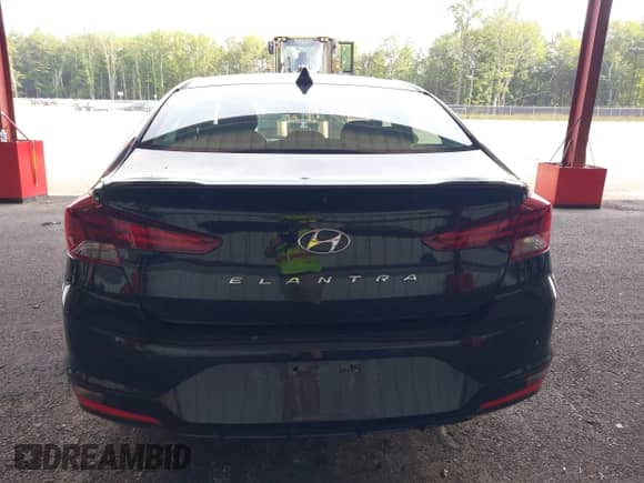 2019 Hyundai Elantra SEL z VIN 5NPD84LF1KH410376, wystawiony jako IAAI lot #42586075 z przebiegiem 119 711 mil mil oraz . Historia ofert i sprzedaży dostępna na DreamBid. Obrazek 16.