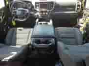 2020 Ram 1500 Big Horn z VIN 1C6SRFFT0LN419063, wystawiony jako Copart lot #80578555 z przebiegiem 59 995 mil mil oraz Szkoda całkowita • Salvage title. Historia ofert i sprzedaży dostępna na DreamBid. Obrazek 8.