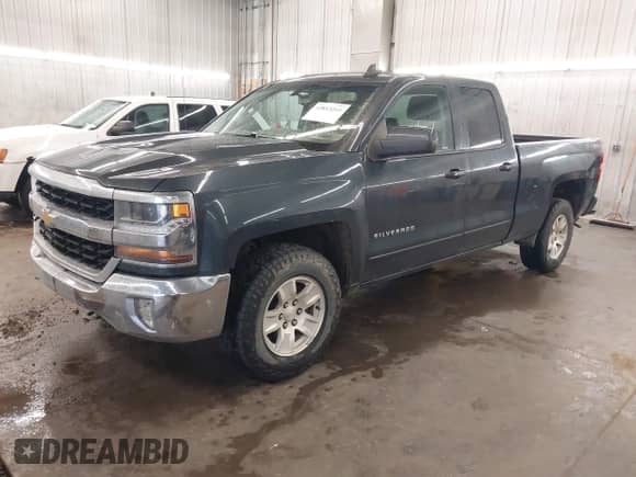 2018 Chevrolet Silverado 1500 LT z VIN 1GCVKREC6JZ302283, wystawiony jako IAAI lot #42813241 z przebiegiem 178 850 mil mil oraz . Historia ofert i sprzedaży dostępna na DreamBid. Obrazek 2.