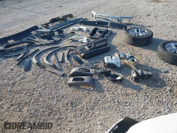 2016 Ford F-150 XLT z VIN 1FTEW1EG7GFD19712, wystawiony jako IAAI lot #42927063 z przebiegiem 146 108 mil mil oraz . Historia ofert i sprzedaży dostępna na DreamBid. Obrazek 21.