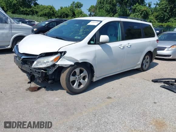 2019 Toyota Sienna LE Auto Access Seat с VIN 5TDKZ3DC5KS017185, выставлен на аукционе IAAI как лот 42814918 с пробегом 130 691 миль миль и . История ставок и продаж доступна на DreamBid. Изображение 2.