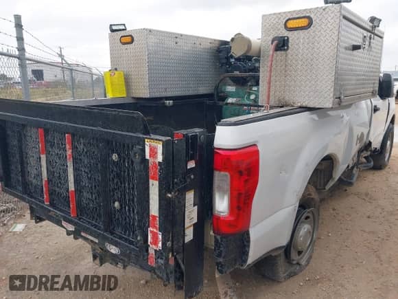 2019 Ford F-250 XL with VIN 1FTBF2A67KED13428, listed as a IAAI auction lot 43498980 with 199,629 mi miles and . Bid and sale history available at DreamBid. Image 4.