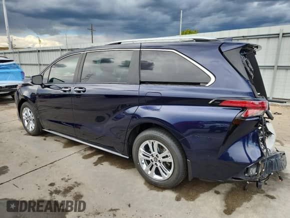 2022 Toyota Sienna Platinum с VIN 5TDESKFCXNS053581, выставлен на аукционе Copart как лот 84613305 с пробегом 40 898 миль миль и Списание • Salvage title. История ставок и продаж доступна на DreamBid. Изображение 2.