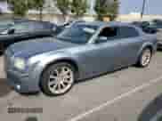 2006 Chrysler 300 C SRT-8 с VIN 2C3LA73W76H508574, выставлен на аукционе Copart как лот 69081025 с пробегом 196 734 миль миль и Чистый • Clean title. История ставок и продаж доступна на DreamBid. Изображение 1.