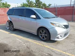 2016 Toyota Sienna SE with VIN 5TDXK3DC3GS732936, listed as a IAAI auction lot 42721756 with 150,449 mi miles and . Bid and sale history available at DreamBid. Image 1.
