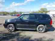 2011 Cadillac Escalade Luxury z VIN 1GYS4BEF2BR359686, wystawiony jako IAAI lot #43519714 z przebiegiem 216 769 mil mil oraz . Historia ofert i sprzedaży dostępna na DreamBid. Obrazek 14.