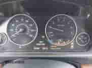 2015 BMW 4 Series 428i xDrive z VIN WBA4A7C59FD415783, wystawiony jako IAAI lot #41530348 z przebiegiem 151 830 mil mil oraz . Historia ofert i sprzedaży dostępna na DreamBid. Obrazek 7.