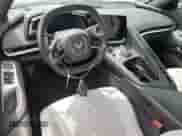 2021 Chevrolet Corvette 1LT z VIN 1G1YA3D49M5105734, wystawiony jako Copart lot #77489204 z przebiegiem 17 094 mil mil oraz Szkoda całkowita • Salvage title. Historia ofert i sprzedaży dostępna na DreamBid. Obrazek 8.