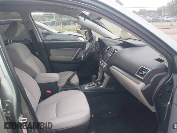 2018 Subaru Forester Premium z VIN JF2SJAEC2JH586302, wystawiony jako IAAI lot #43186549 z przebiegiem 122 233 mil mil oraz . Historia ofert i sprzedaży dostępna na DreamBid. Obrazek 5.