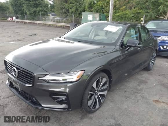 2022 Volvo S60 Momentum с VIN 7JRL12FZ0NG154042, выставлен на аукционе IAAI как лот 42268170 с пробегом 40 638 миль миль и . История ставок и продаж доступна на DreamBid. Изображение 17.