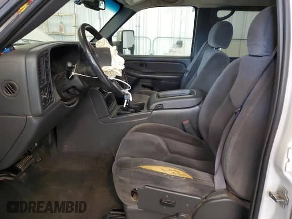 2004 GMC Sierra 1500 SLT with VIN 2GTEK13T841379755, listed as a Copart auction lot 80521205 with 225,598 mi miles and Salvage title. Bid and sale history available at DreamBid. Image 7.