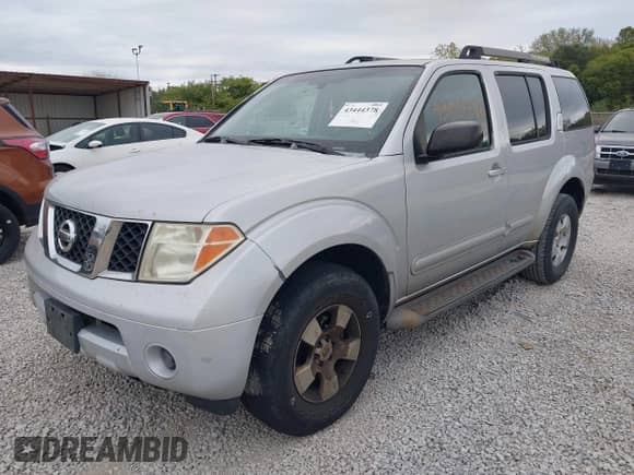 2005 Nissan Pathfinder SE z VIN 5N1AR18W85C787693, wystawiony jako IAAI lot #43444378 z przebiegiem 190 244 mil mil oraz . Historia ofert i sprzedaży dostępna na DreamBid. Obrazek 2.