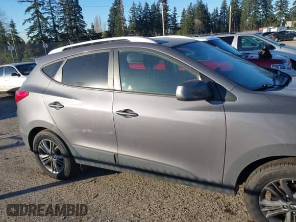 2014 Hyundai Tucson Walking Dead Edition z VIN KM8JUCAG1EU808097, wystawiony jako IAAI lot #41436214 z przebiegiem 114 198 mil mil oraz . Historia ofert i sprzedaży dostępna na DreamBid. Obrazek 13.