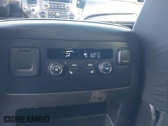 2015 Chevrolet Suburban LTZ с VIN 1GNSCKKC1FR621570, выставлен на аукционе IAAI как лот 42459167 с пробегом 227 006 миль миль и . История ставок и продаж доступна на DreamBid. Изображение 19.
