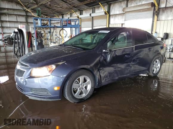 2014 Chevrolet Cruze 1LT z VIN 1G1PC5SB2E7391015, wystawiony jako Copart lot #84430765 z przebiegiem 72 993 mil mil oraz Szkoda całkowita • Salvage title. Historia ofert i sprzedaży dostępna na DreamBid. Obrazek 1.