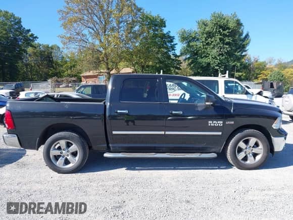 2016 Ram 1500 Big Horn z VIN 3C6RR7LT1GG275952, wystawiony jako IAAI lot #43201417 z przebiegiem 112 994 mil mil oraz . Historia ofert i sprzedaży dostępna na DreamBid. Obrazek 13.