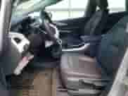 2017 Chevrolet Bolt EV Premier z VIN 1G1FX6S04H4184474, wystawiony jako Copart lot #60904273 z przebiegiem 46 763 mil mil oraz . Historia ofert i sprzedaży dostępna na DreamBid. Obrazek 7.