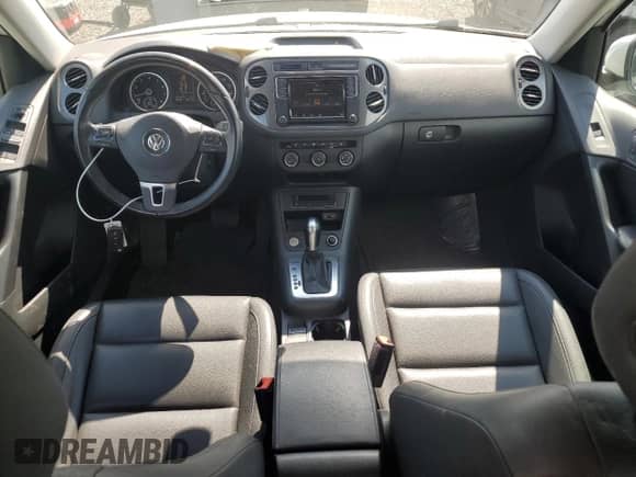 2017 Volkswagen Tiguan S с VIN WVGBV7AX6HK019887, выставлен на аукционе Copart как лот 59719755 с пробегом 66 141 миль миль и Списание • Salvage title. История ставок и продаж доступна на DreamBid. Изображение 8.