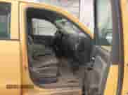 2015 Chevrolet Silverado 2500HD Work Truck z VIN 1GC1KUEG7FF622225, wystawiony jako IAAI lot #42516923 z przebiegiem 71 555 mil mil oraz . Historia ofert i sprzedaży dostępna na DreamBid. Obrazek 5.