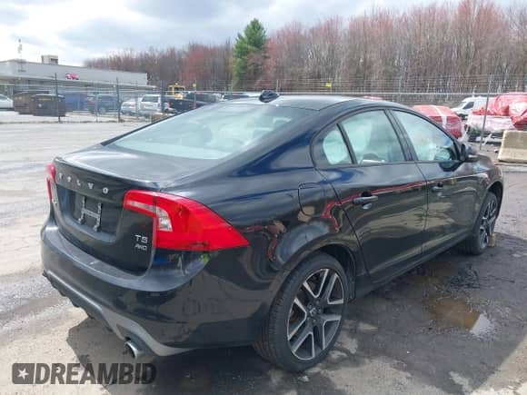 2018 Volvo S60 Dynamic с VIN YV140MTLXJ2459745, выставлен на аукционе IAAI как лот 41988052 с пробегом 133 268 миль миль и . История ставок и продаж доступна на DreamBid. Изображение 4.