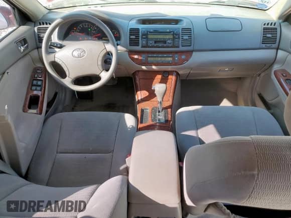 2005 Toyota Camry XLE z VIN 4T1BE32K95U058405, wystawiony jako Copart lot #82394945 z przebiegiem 141 984 mil mil oraz Szkoda całkowita • Salvage title. Historia ofert i sprzedaży dostępna na DreamBid. Obrazek 8.